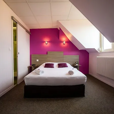 Logis Du Chateau Hotel