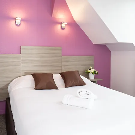 Logis Du Chateau מלון 3*