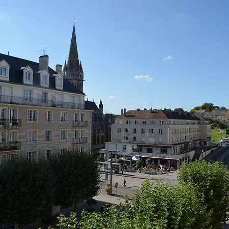 Hotel Logis Du Chateau 3*