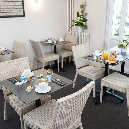 ホテル Logis Du Chateau 3*