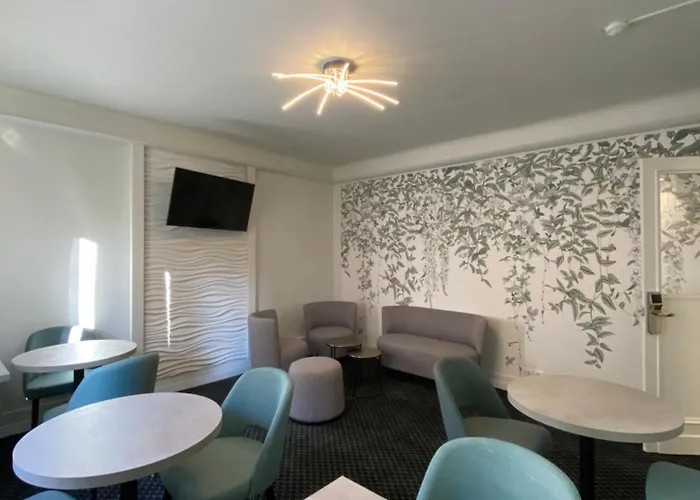 Logis Du Chateau Hotel