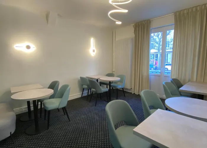 Logis Du Chateau Hotel 3*