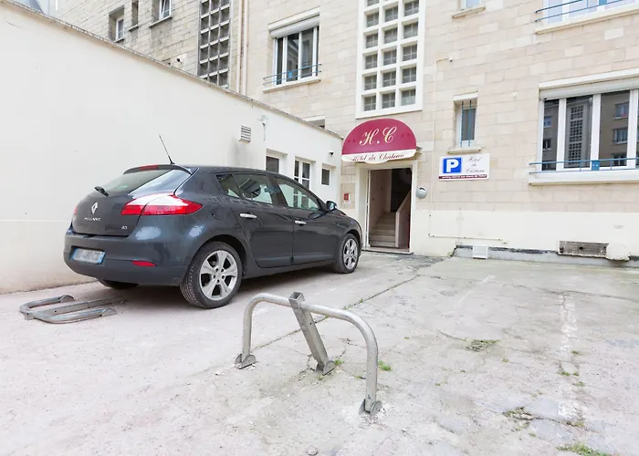 Logis Du Chateau Hotel