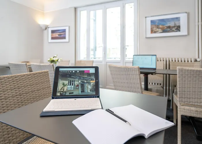 Logis Du Chateau Hotel