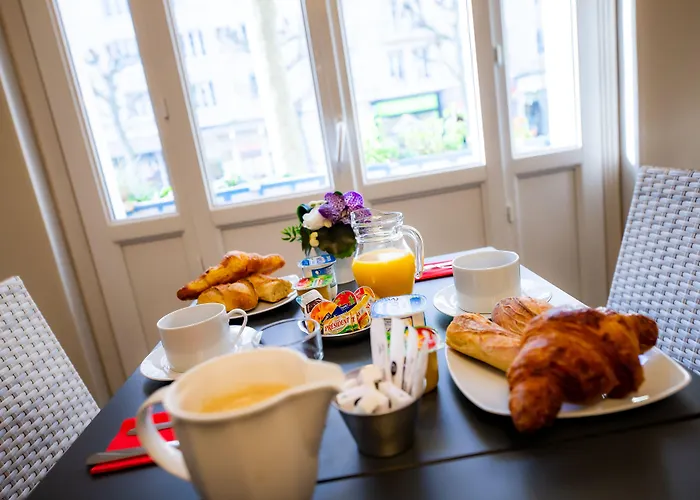 Hotel Logis Du Chateau Caen